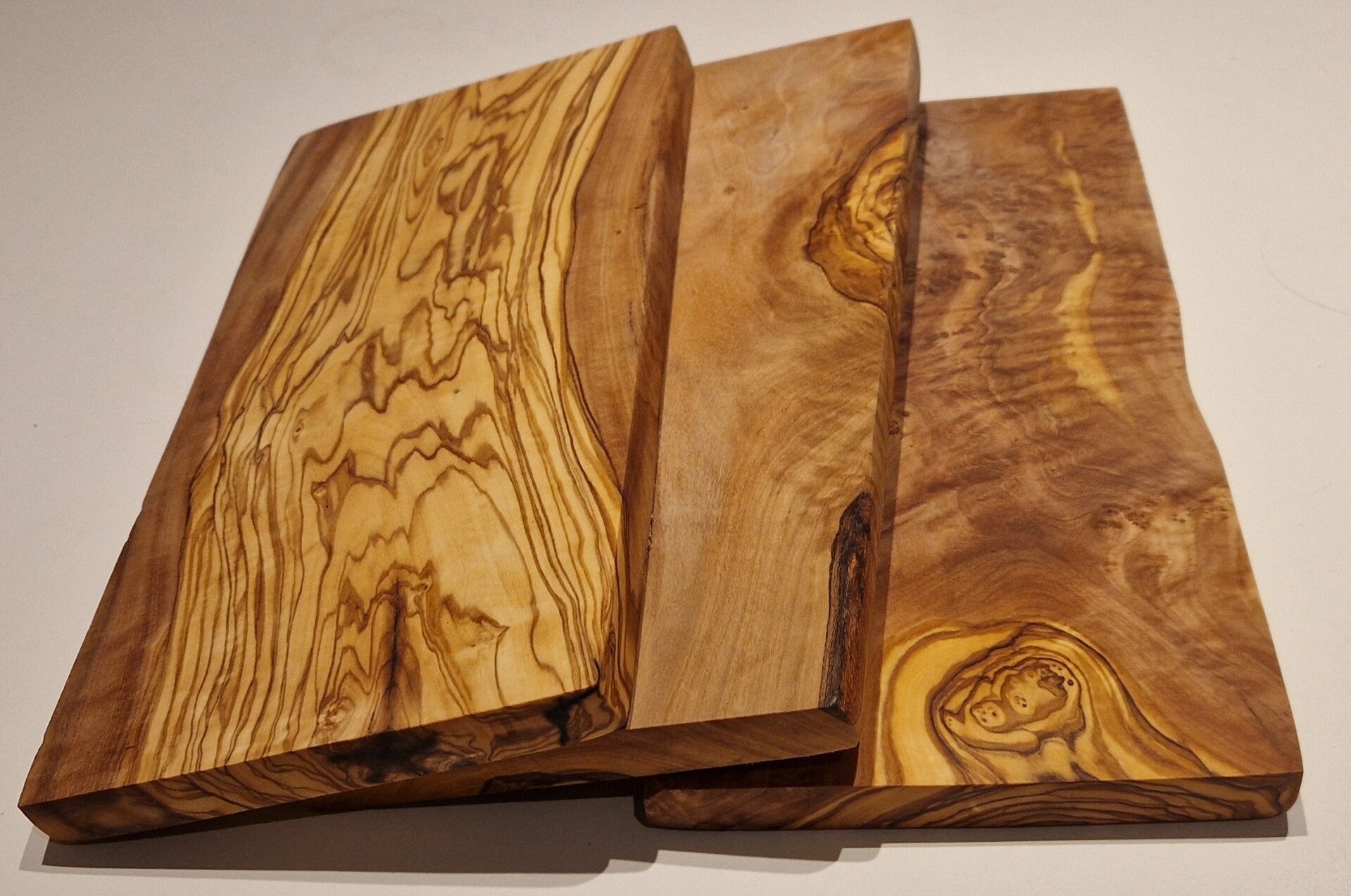 Schneidbrett 30x15x1,8cm aus Olivenholz
