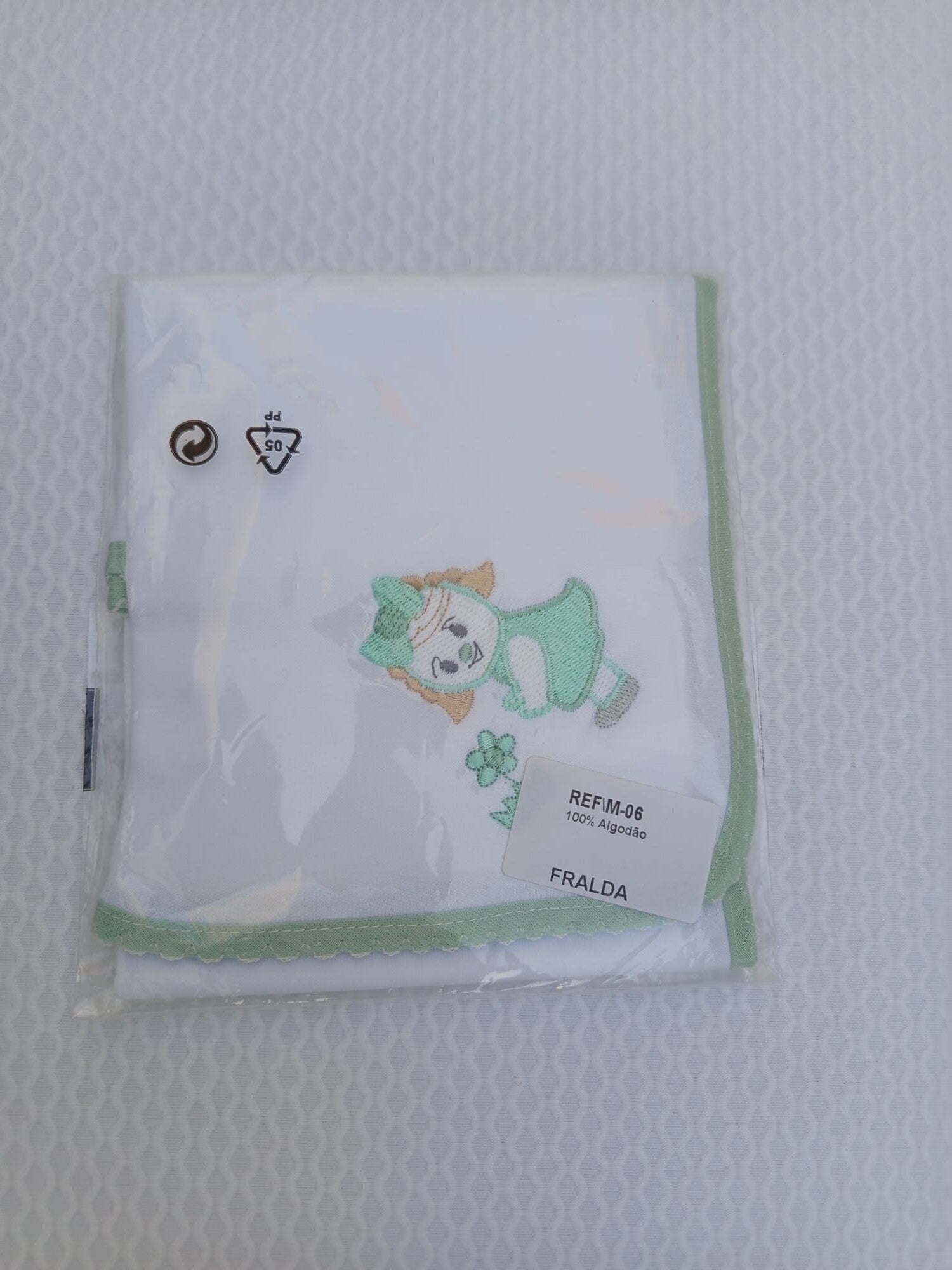 GASA ALGODÓN CON DETALLES EN COLOR VERDE AGUA