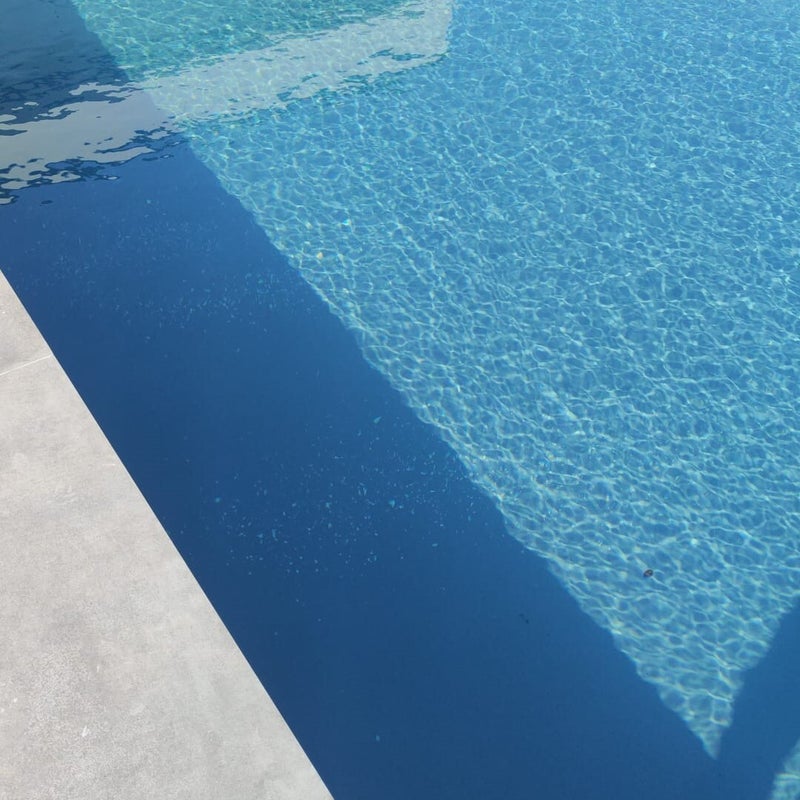 Helder water in de biopool.