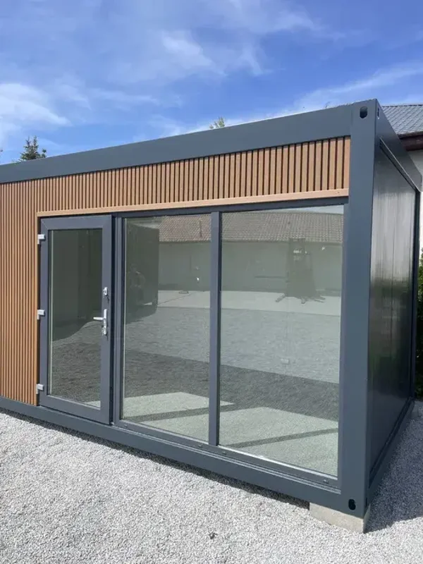 Contentor Modular VIP 6,06 × 2,9 × 2,85 m - Pavilhão Modular com Vitrine