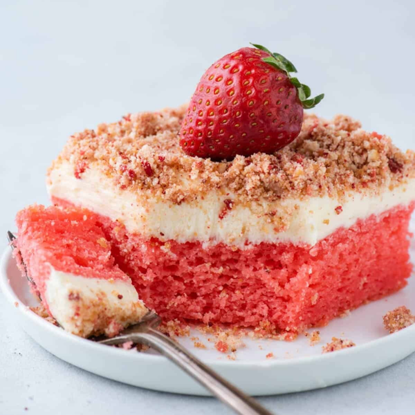 Strawberry Crunch Cake in a Jar 16oz