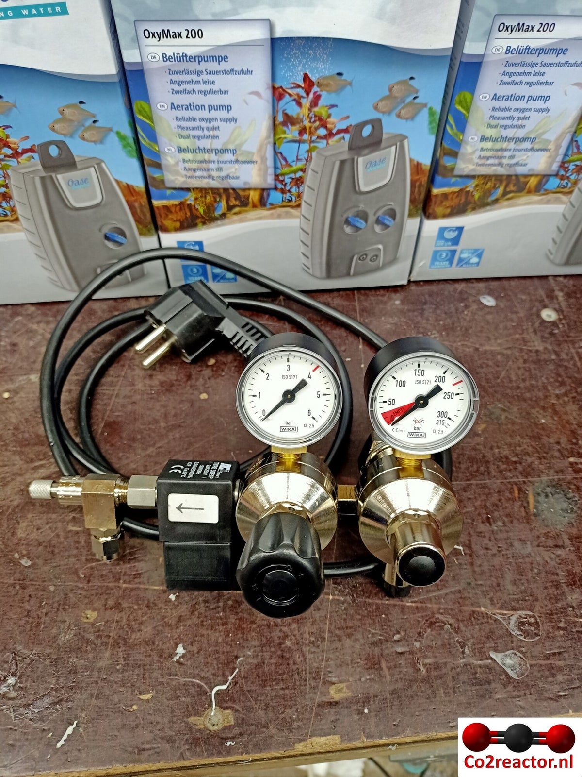 CO2 Drukregelaar Met Magneetventiel, Manometer En Terugslagventiel Herbruikbaar Bellenteller CO2 Drukregelaar Met Magneetventiel, Manometer En Terugslagventiel Herbruikbaar Bellenteller