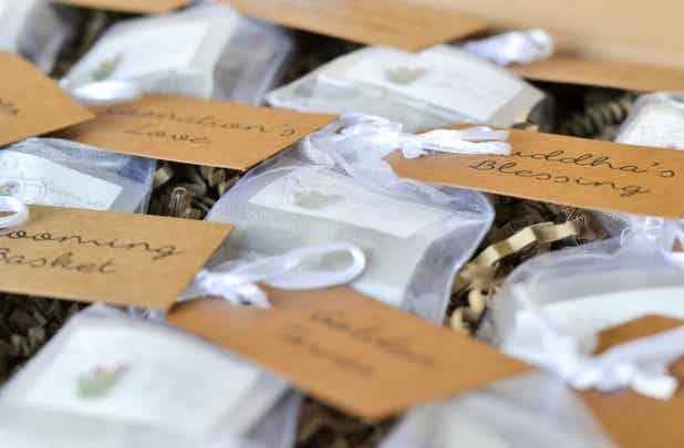 Brievenbuspakketje met 23 verrassings-theebloemen (20+3 gratis)