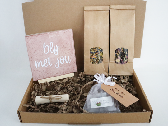 Cadeau pakket met tegeltje 'Blij met jou'
