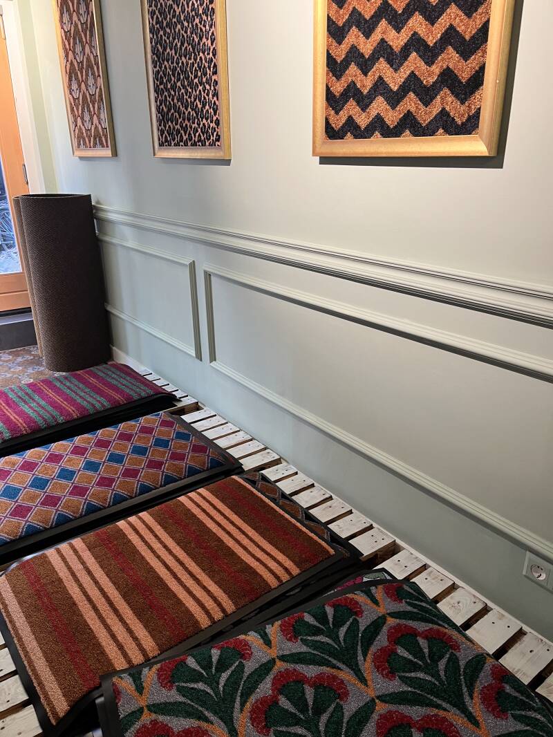 Showroom LX Matten Flores Classic  Mayfair Stripe Brown Circus Amour Darcy Stripe Purple 