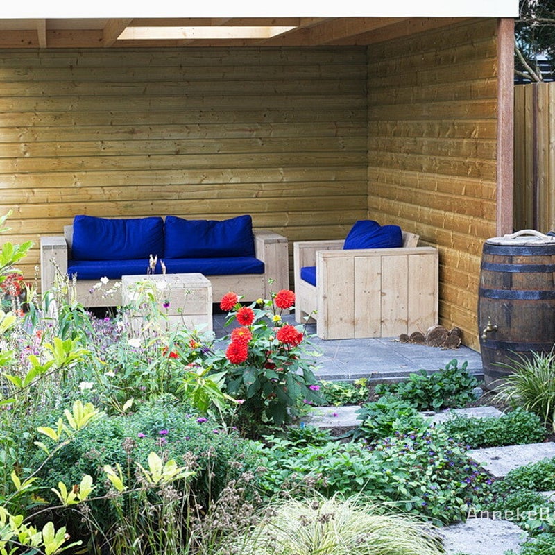 Achtertuin met overkapping in achtertuin in Amersfoort. Tuinontwerp en beplantingsplan Anneke Beemer