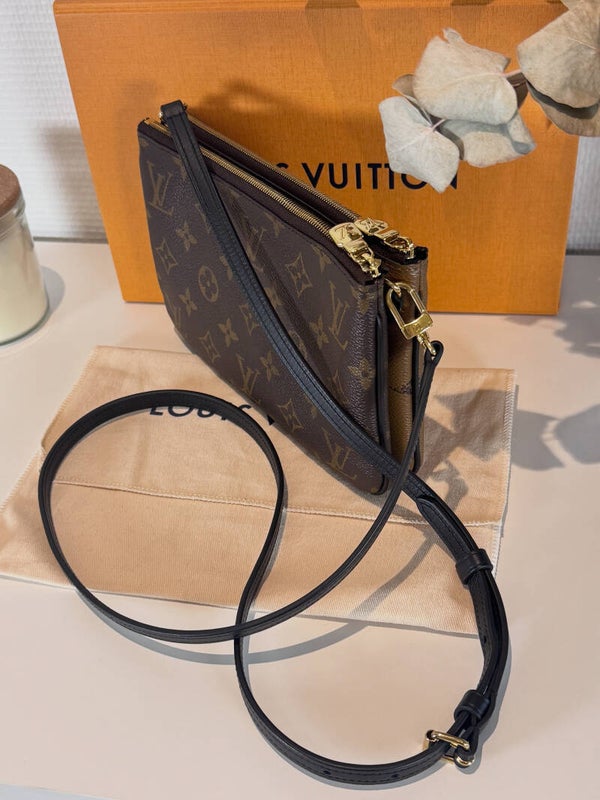 Louis Vuitton Double Zip Pochette
