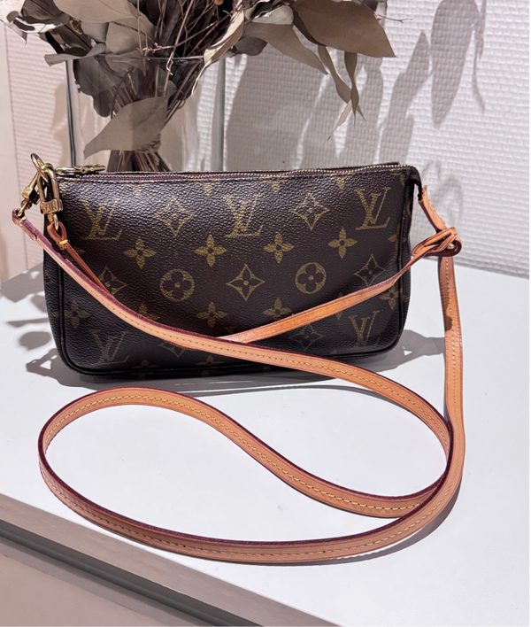 Louis Vuitton Pochette Accessoires Crossbody
