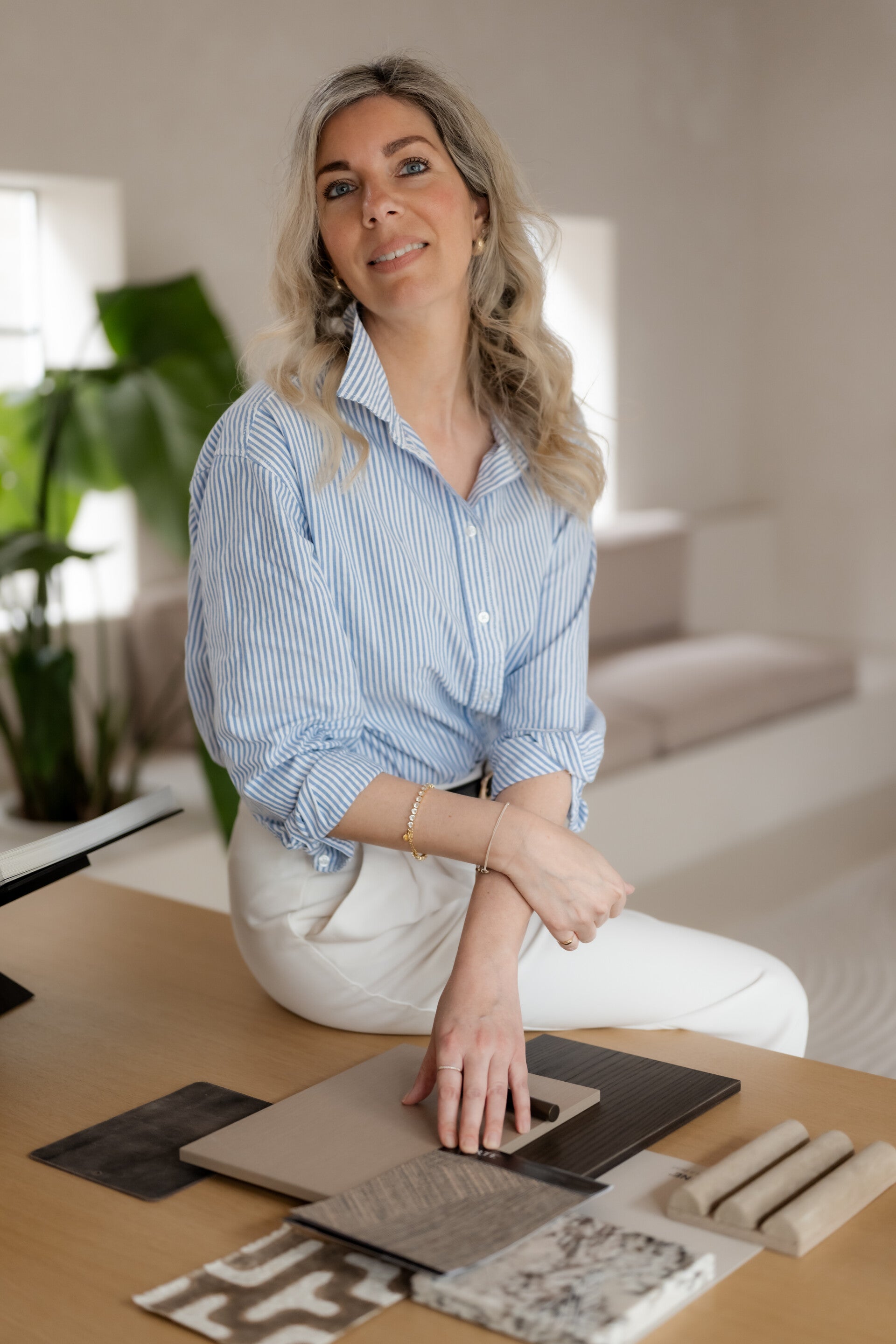 Interieurontwerper DUIFINA – specialist in high-end interieurdesign met een passie voor tijdloze, luxe en functionele ontwerpen. Persoonlijk en op maat gemaakt interieuradvies voor woningen en zakelijke projecten. Werkzaam in Drachten, Friesland.