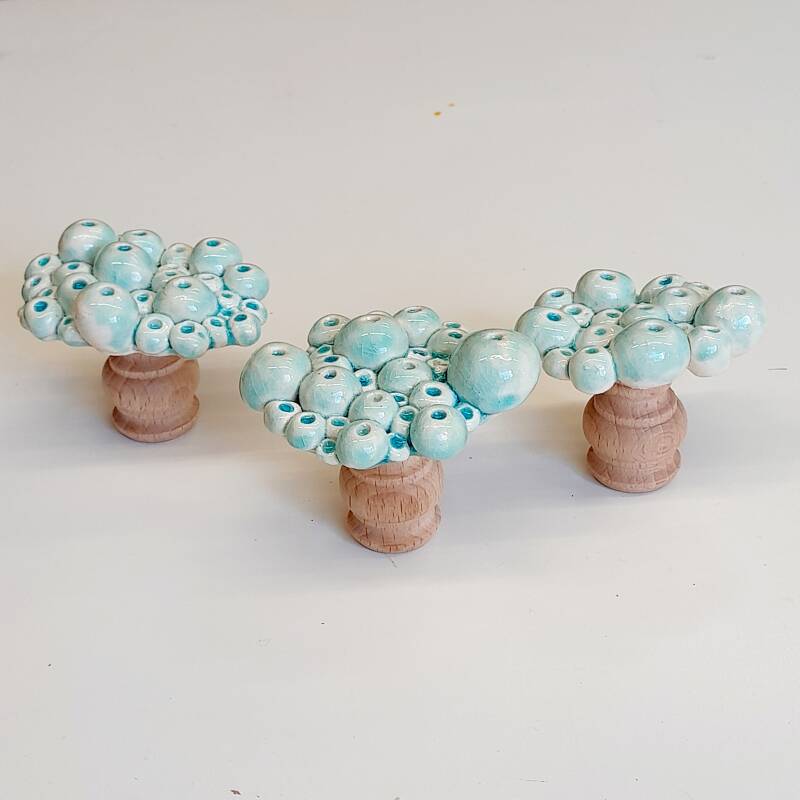 Bubbels. Ceramics, glazing, wood. 2026. Ca. 4 cm