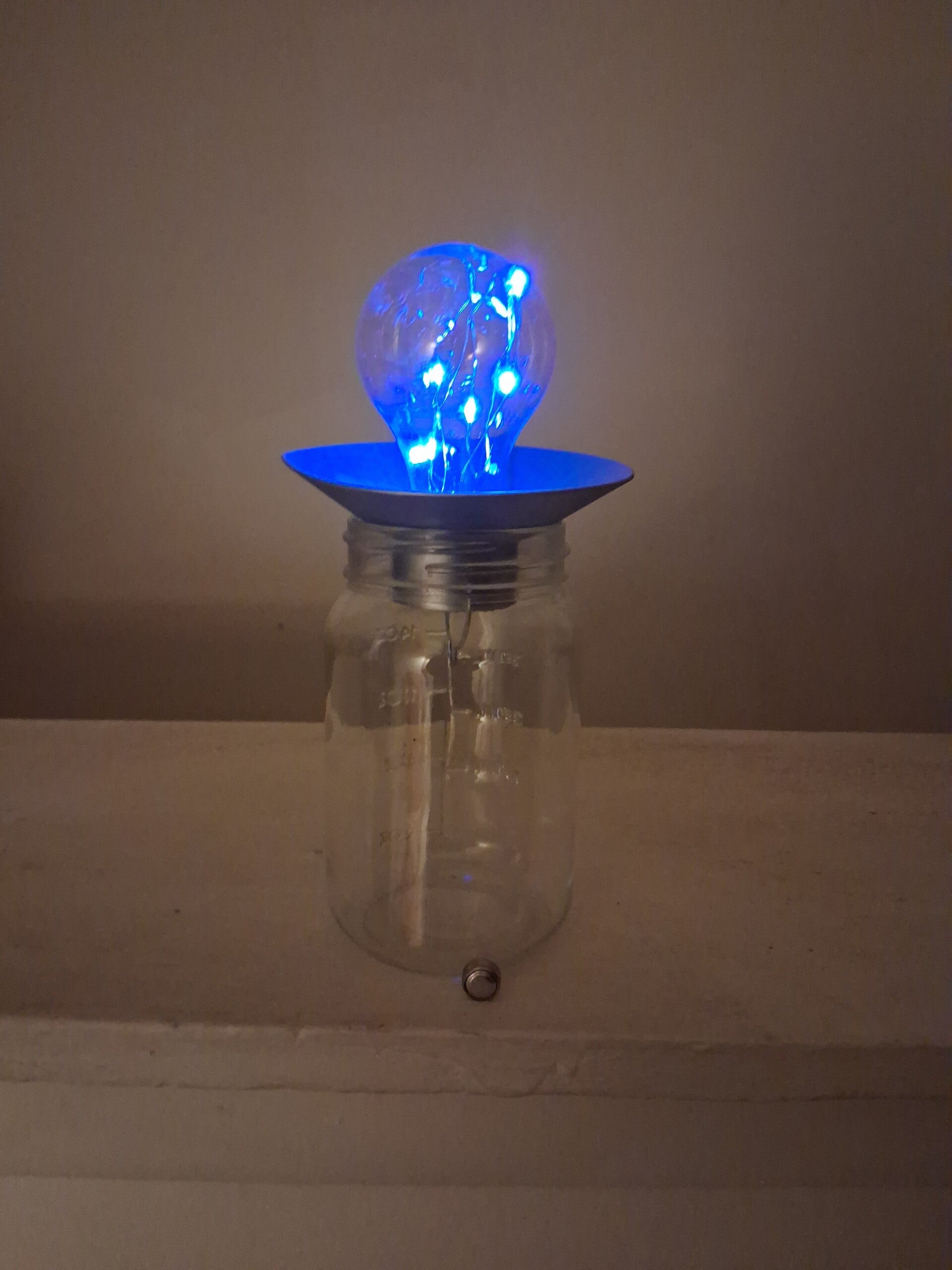 Battery white light and Jar included