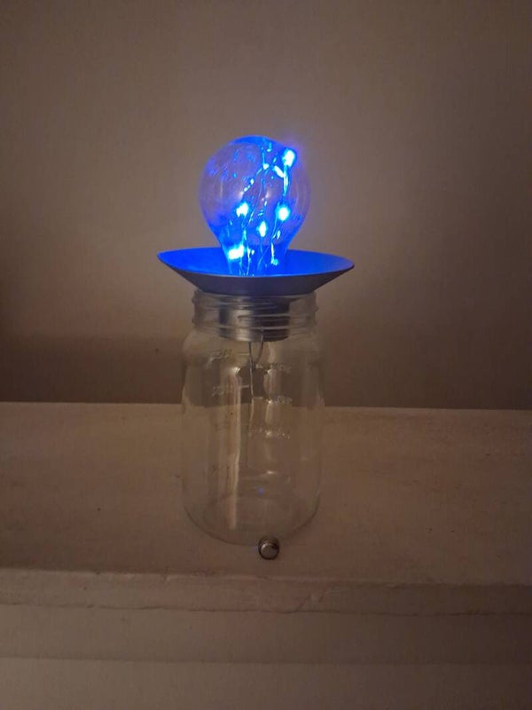 Battery white light and Jar included