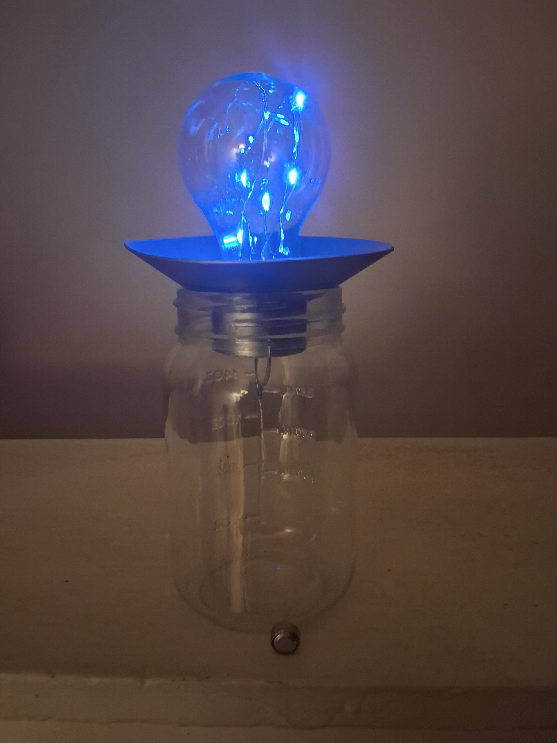 Extra Battery, white light and Jar included