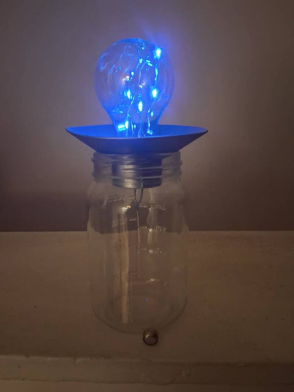 Extra Battery, white light and Jar included
