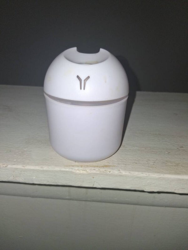 Humidifier with cord glows