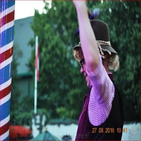 qvzknmt2wktmc3f0yuhwdw-standard-hcw166.jpg