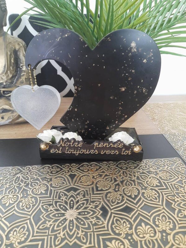 Plaque en résine N°10 Grand Coeur  noir moucheté "Notre pensée"