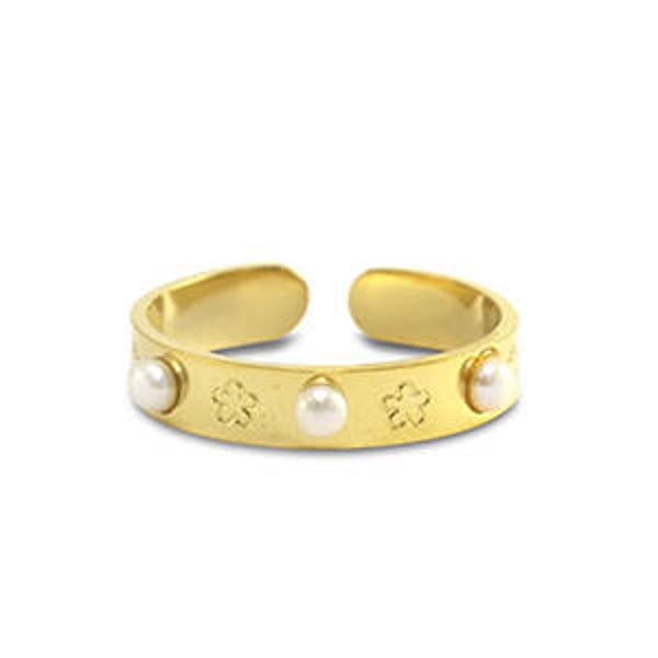 Ring festive pearls