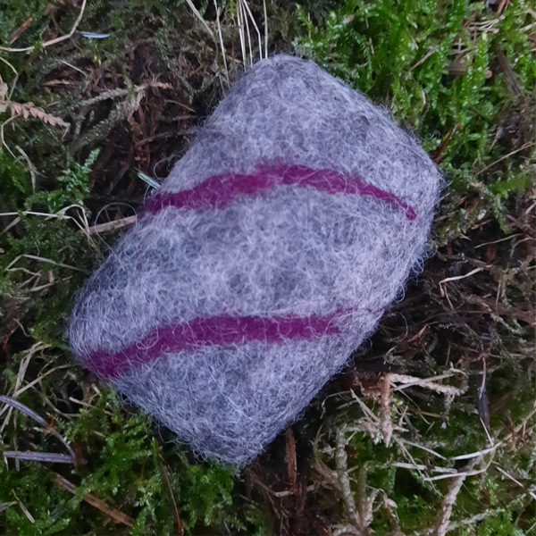 Filtet Sæbe, "Lyngfår", grå med striber, 100g