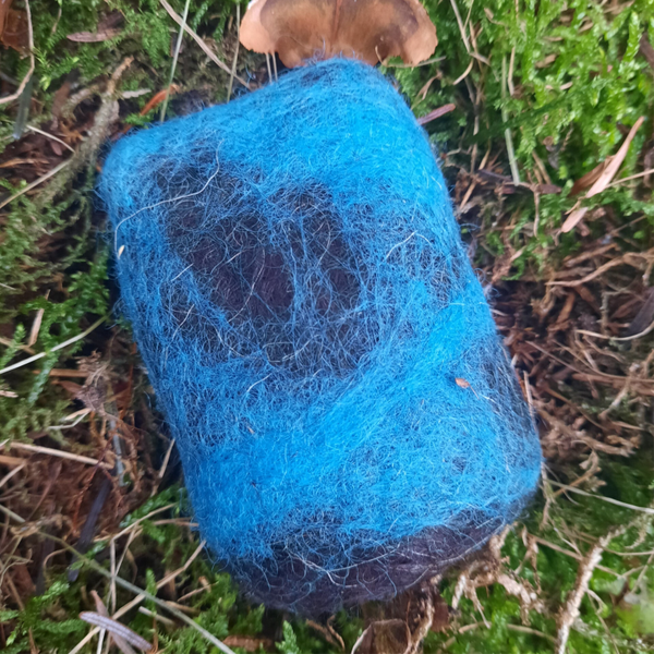 Filtet Sæbe, "Blåfrostfår", sort med blå, 100g