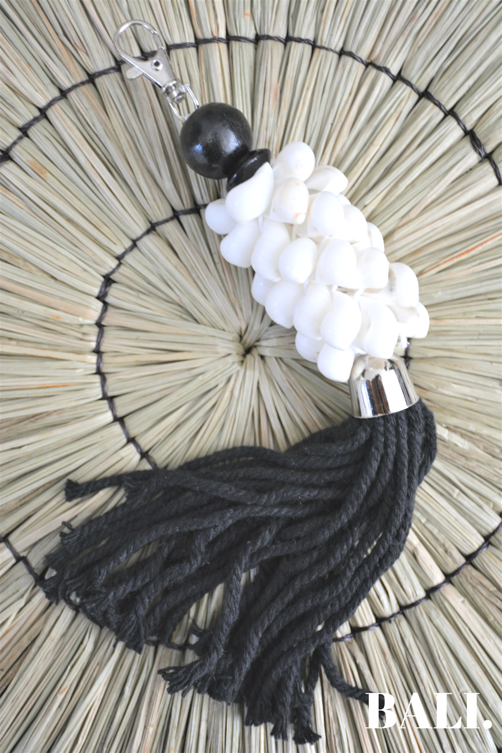 Bali Sleutelhanger - witte schelp zwart