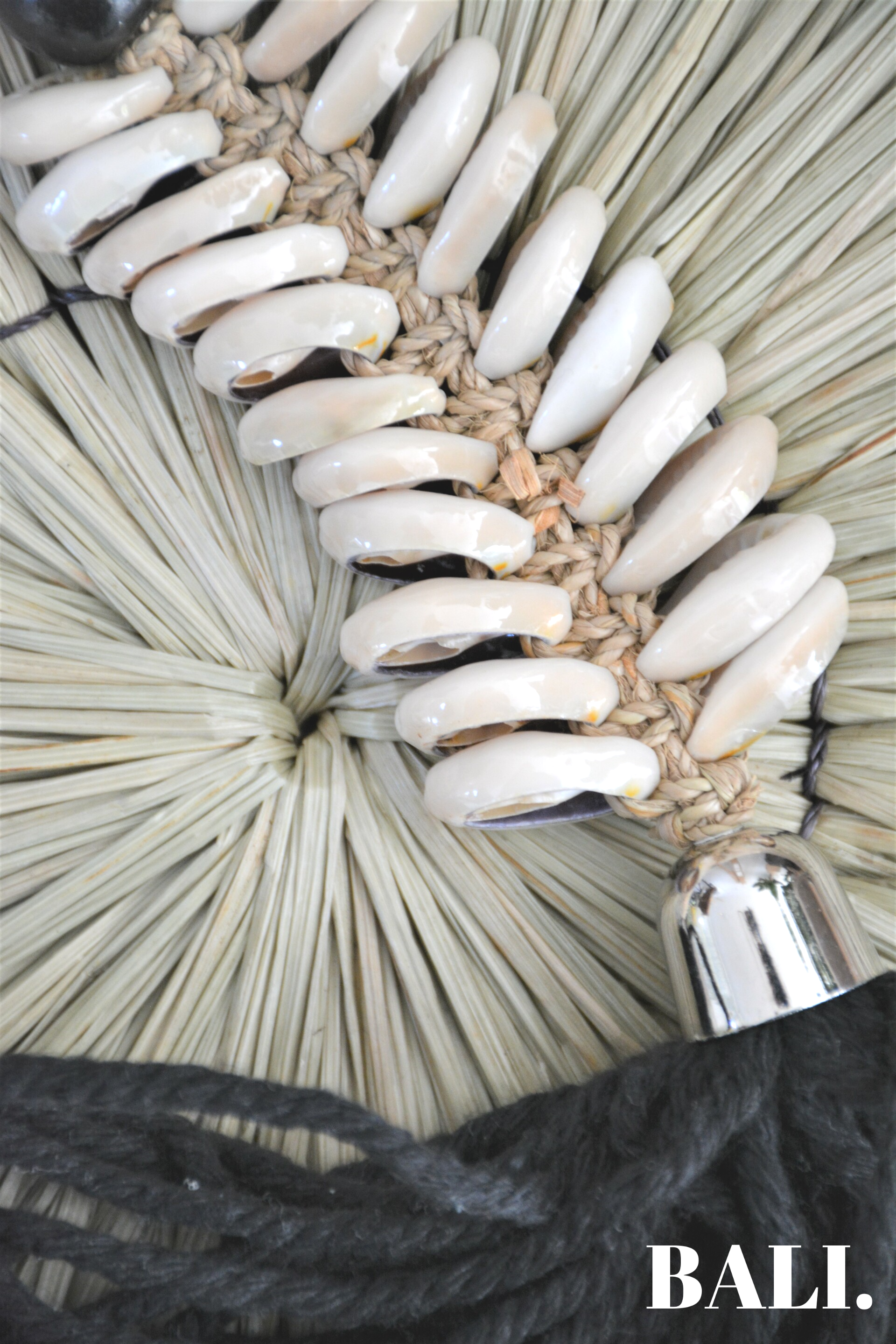 Bali Sleutelhanger - platte schelp zwart