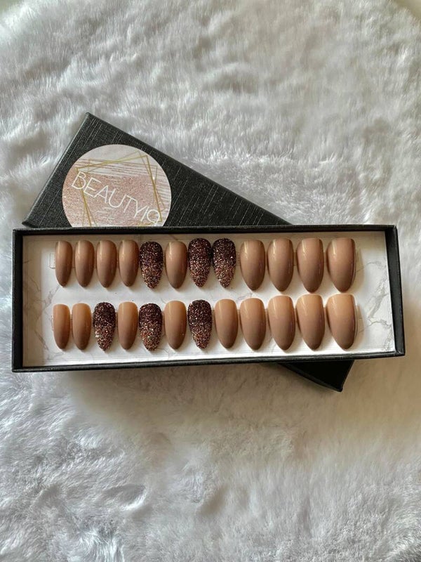 Press on nails nudeglm