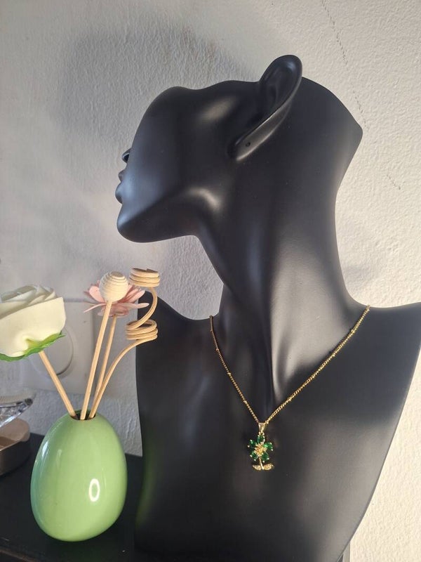 COLLIER FLEUR VERTE EN ACIER INOXYDABLES