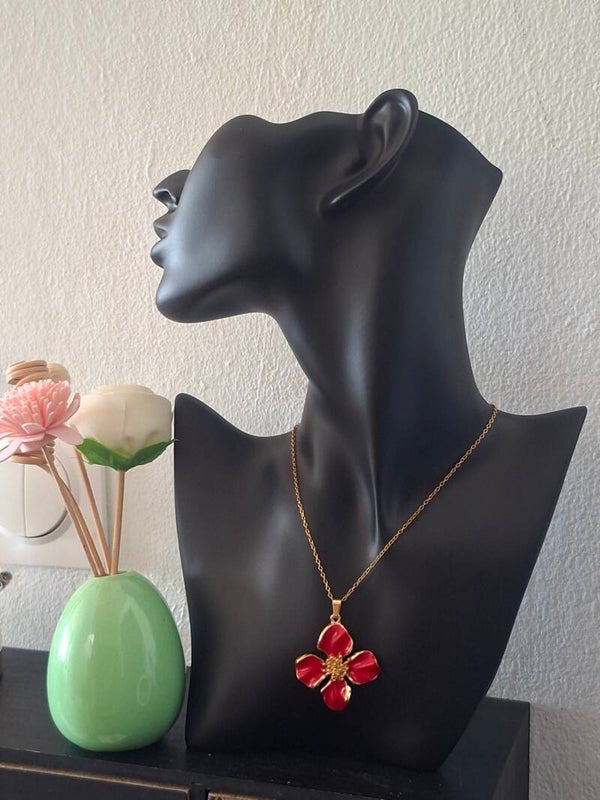 COLLIER FLEURINE EN ACIER INOXYDABLES