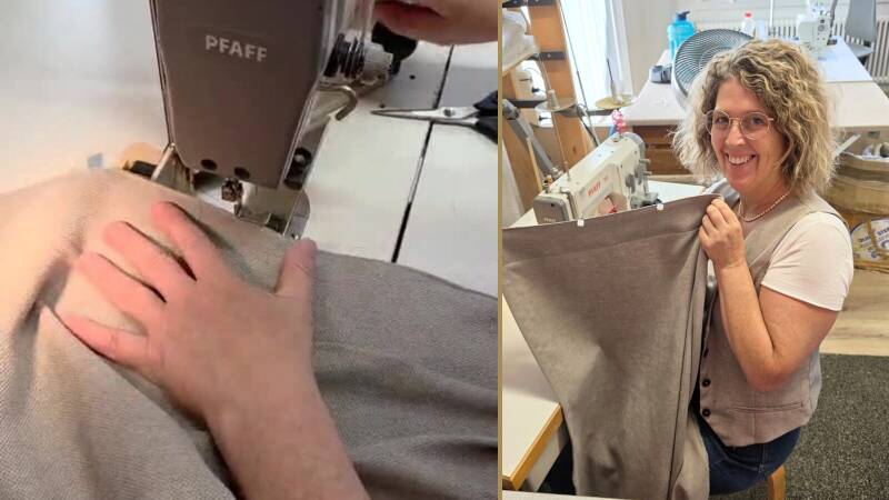 Jolanda Zihlmann näht Gleiter an einen grauen Vorhang im Atelier in Sins
