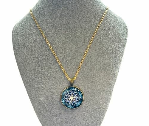 Ketting goudkleurig met een mandala hanger