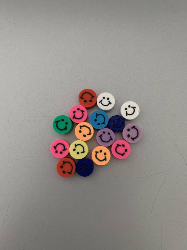 Polymeer smileykralen (per stuk)