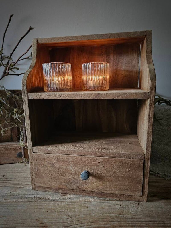 Houten kastje met lade