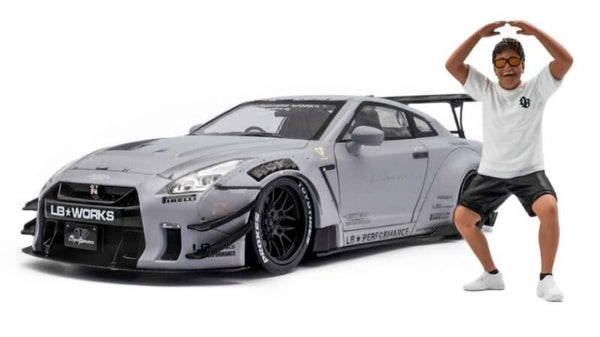 1:18 Solido - 2018 Nissan GT-R (R35) Liberty Walk Coupé mit A.D.-Figur – Grey