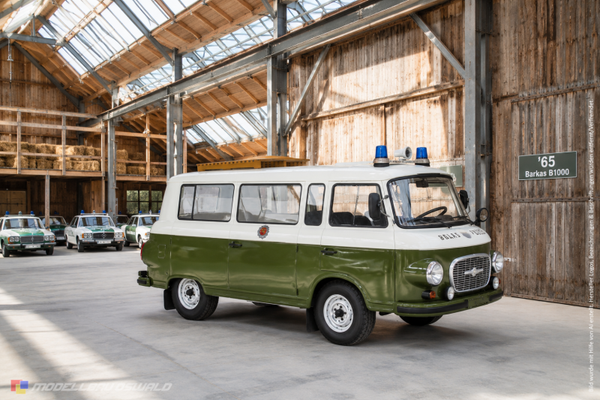 1:18 Spare Parts - MCG - 1965 Barkas B1000 Bus Volkspolizei