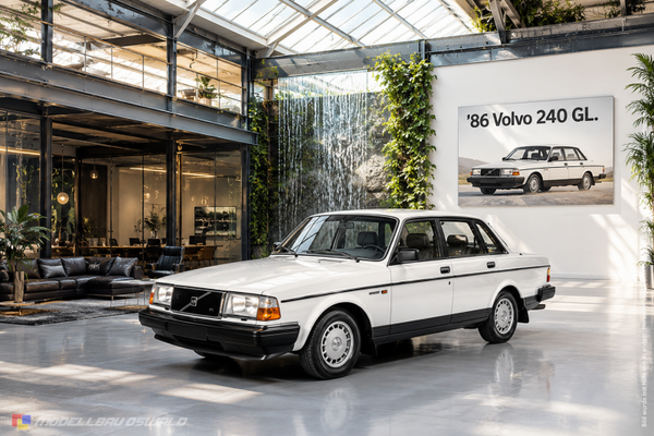 1:18 Spare Parts - Minichamps - 1986 Volvo 240 GL White