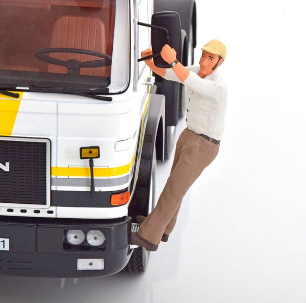 1:18 Road Kings - Figur Trucker Franz am LKW hängend