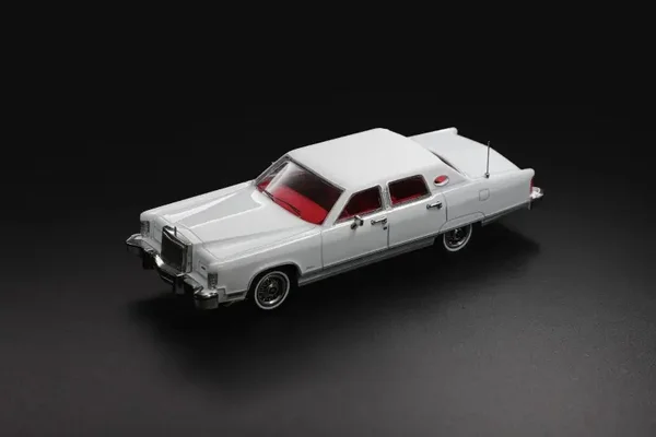 1:64 Sunstar - 1979 Lincoln Continental Light White