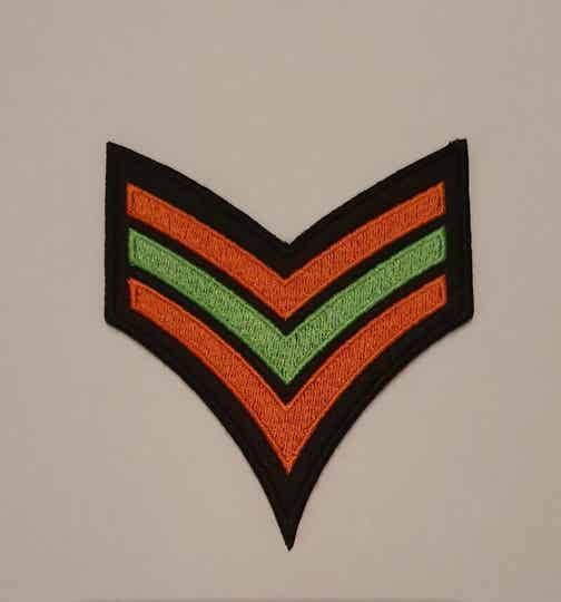 Embleem sergeantstreep groen/oranje