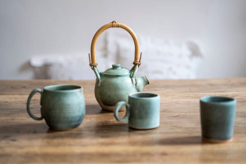 Théière émaillée verte avec ses tasses