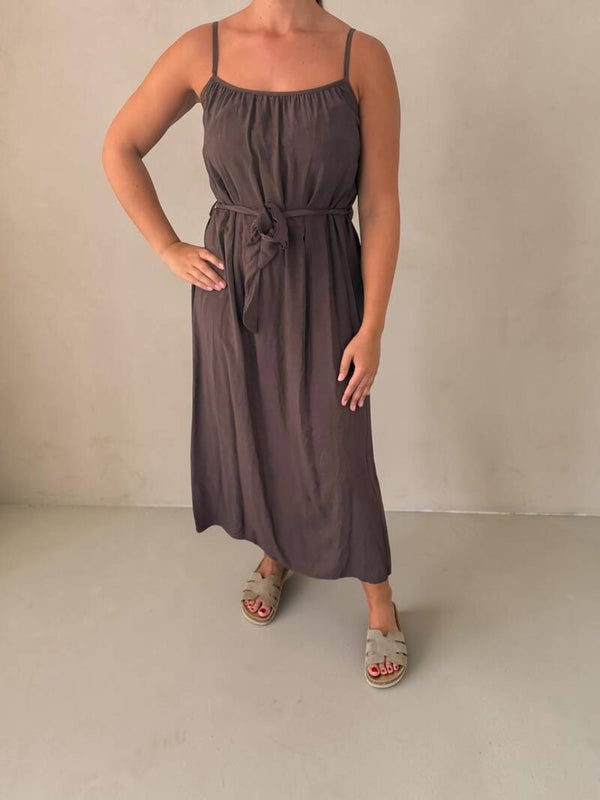 Bruine maxi jurk met strikceintuur