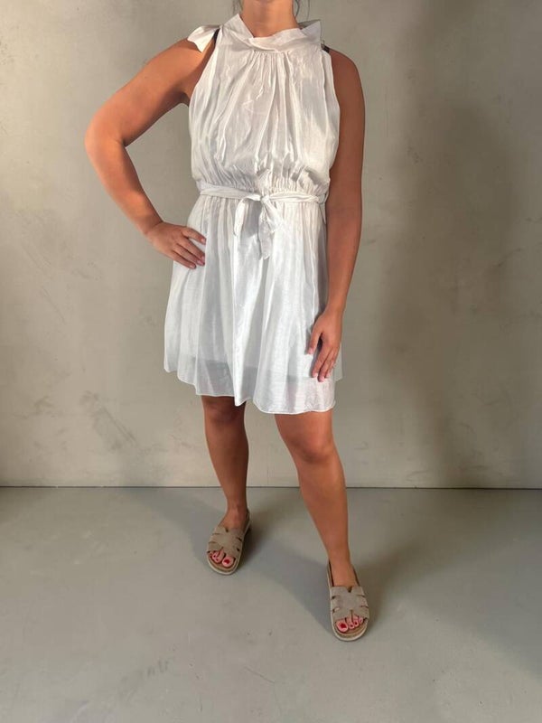 Witte/beige glans jurk met strikhals