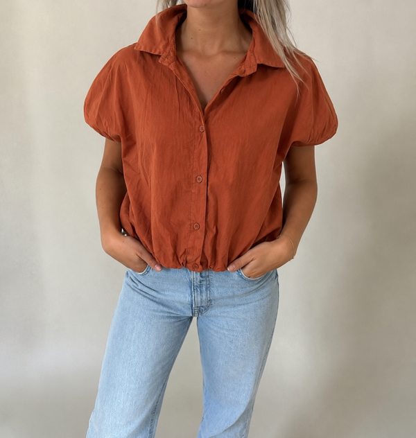 Korte mouw blouse met ballon effect roestkleur
