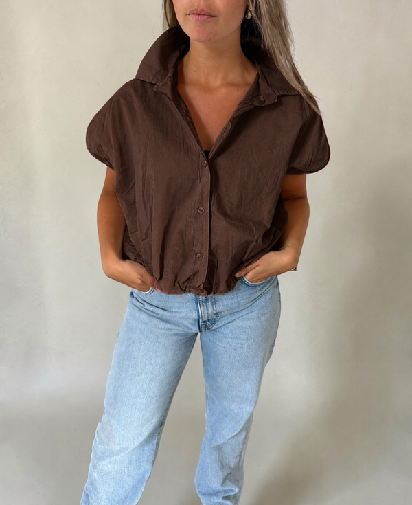 Korte mouw blouse met ballon effect bruin