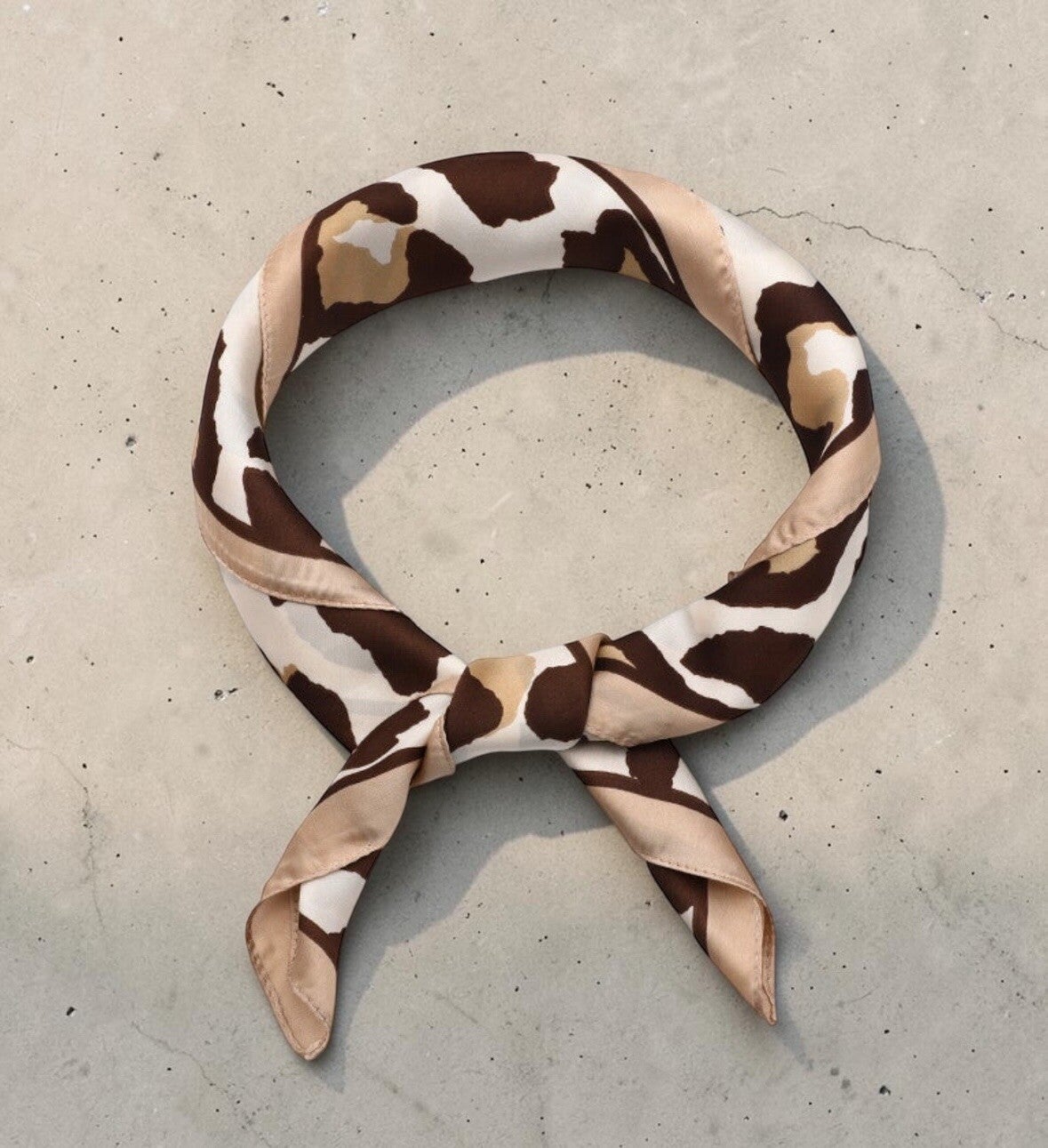 Beige leopard sjaal van polyester