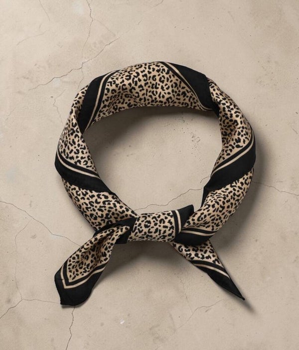 Stijlvolle panter/leopard sjaal met elegante zwarte rand