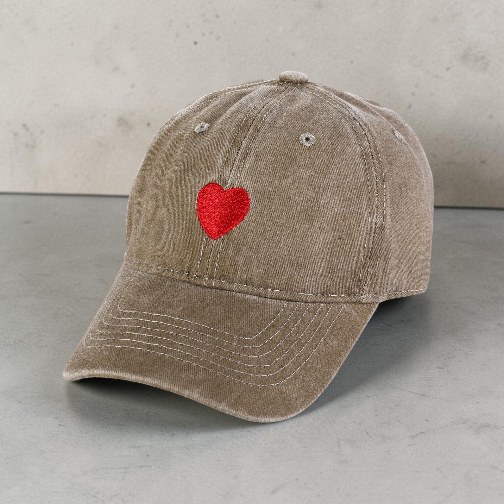 Khaki pet met hart