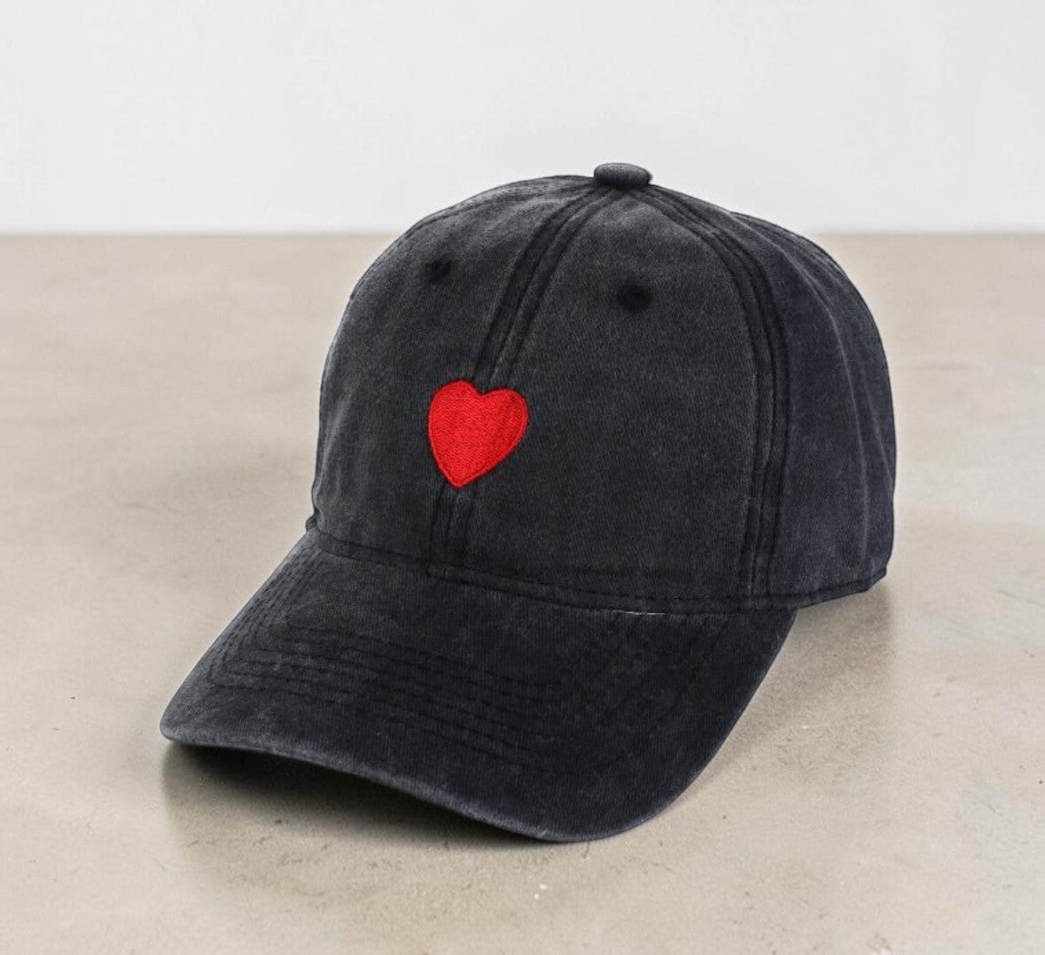 Zwarte pet met hart