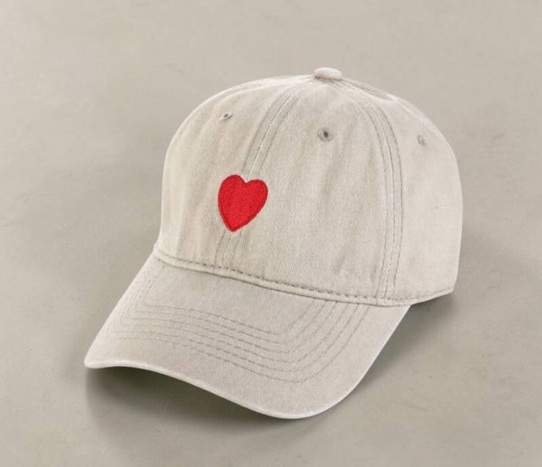 Beige pet met hart