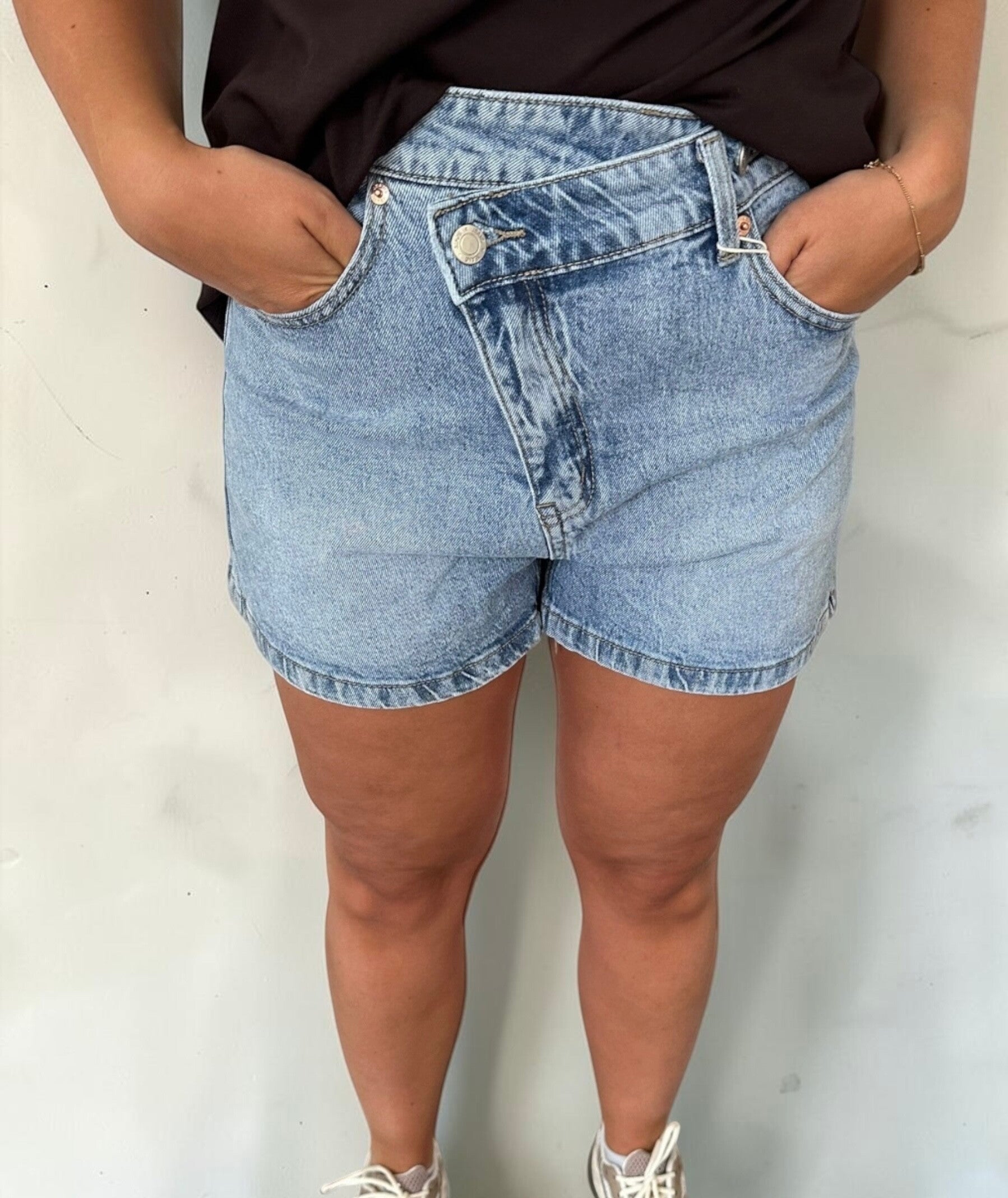 Trendy denim short